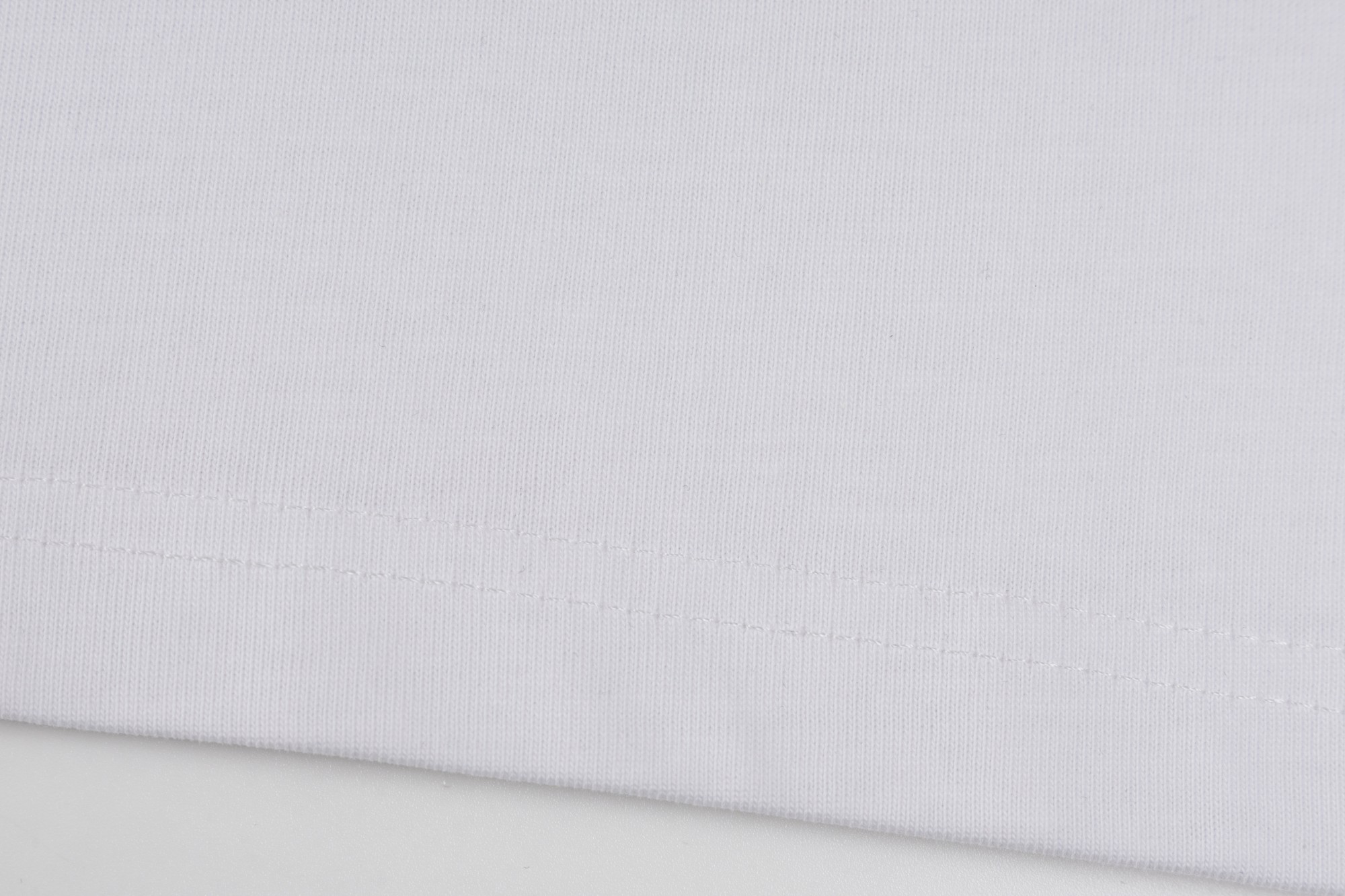 루이비통 스팟 로고 티셔츠