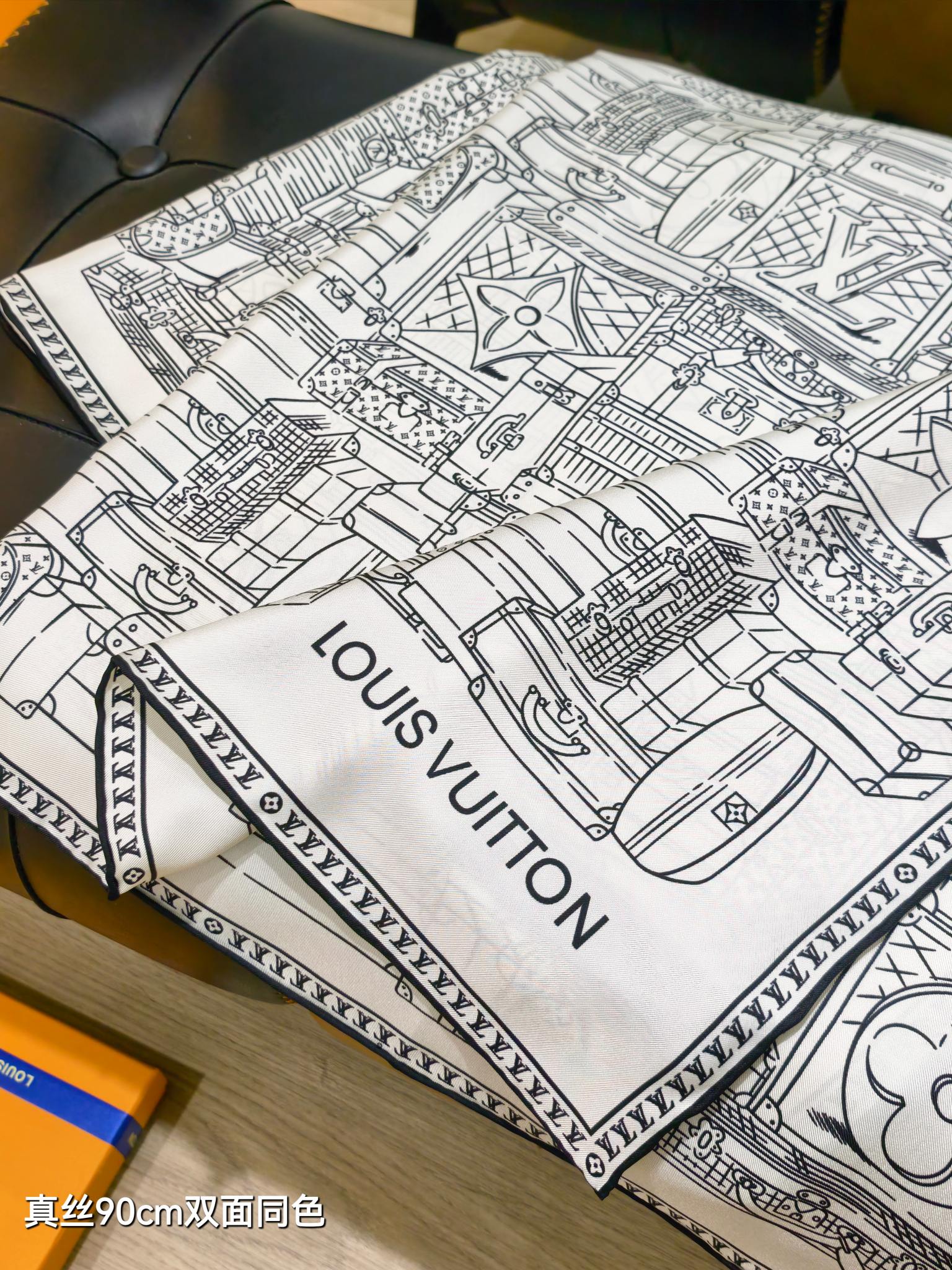 루이비통 스퀘어 90 트렁크 스택