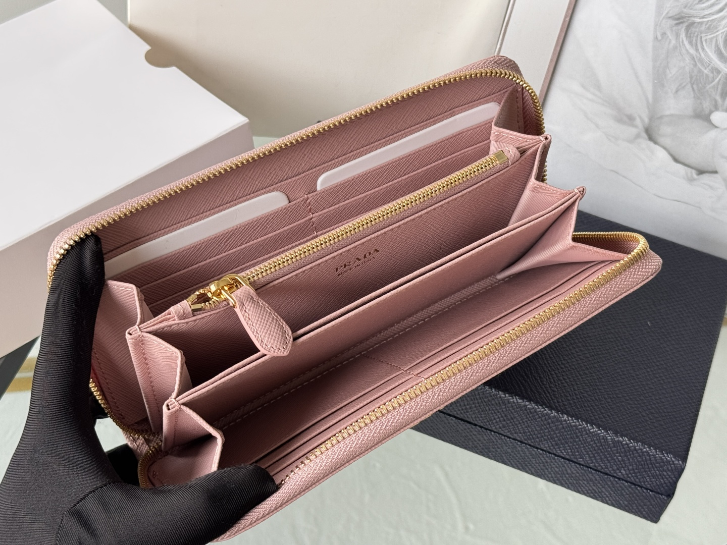 프라다 사피아노 지퍼 어라운드