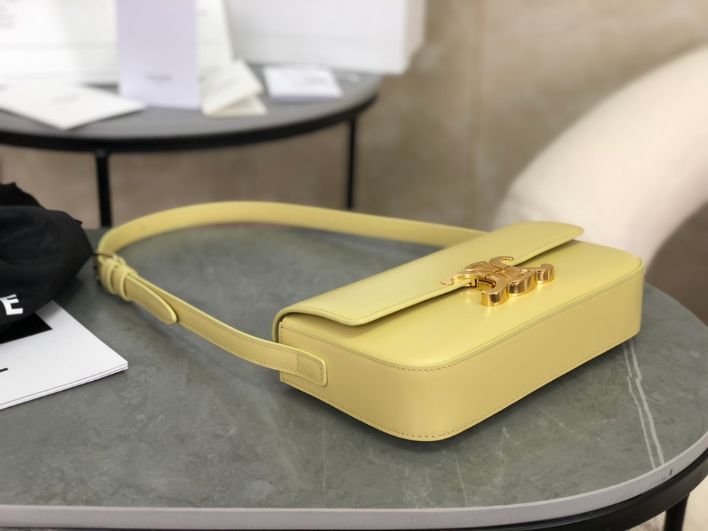 셀린느 Claude Triomphe Shoulder Bag Calfskin