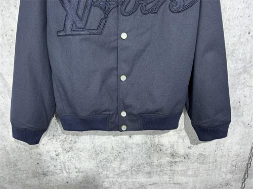 루이비통 엠브로이더드 LV 러버 블루종 자켓