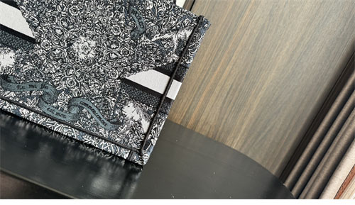 디올 북 토트백 어라운드 더 월드 블루 & 화이트