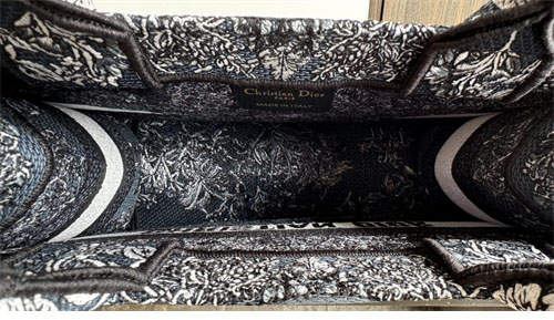 디올 북 토트백 어라운드 더 월드 블루 & 화이트