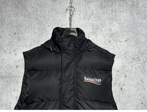 발렌시아가 24SS 웨이브로고 푸퍼 패딩 베스트