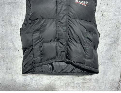 발렌시아가 24SS 웨이브로고 푸퍼 패딩 베스트
