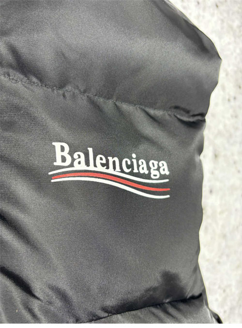 발렌시아가 24SS 웨이브로고 푸퍼 패딩 베스트