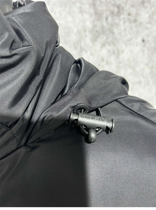 발렌시아가 24SS 웨이브로고 푸퍼 패딩 베스트