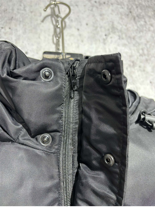 발렌시아가 24SS 웨이브로고 푸퍼 패딩 베스트