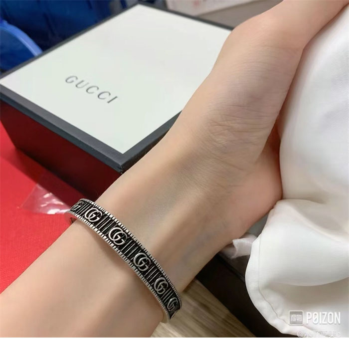 구찌 더블 G 실버 팔찌