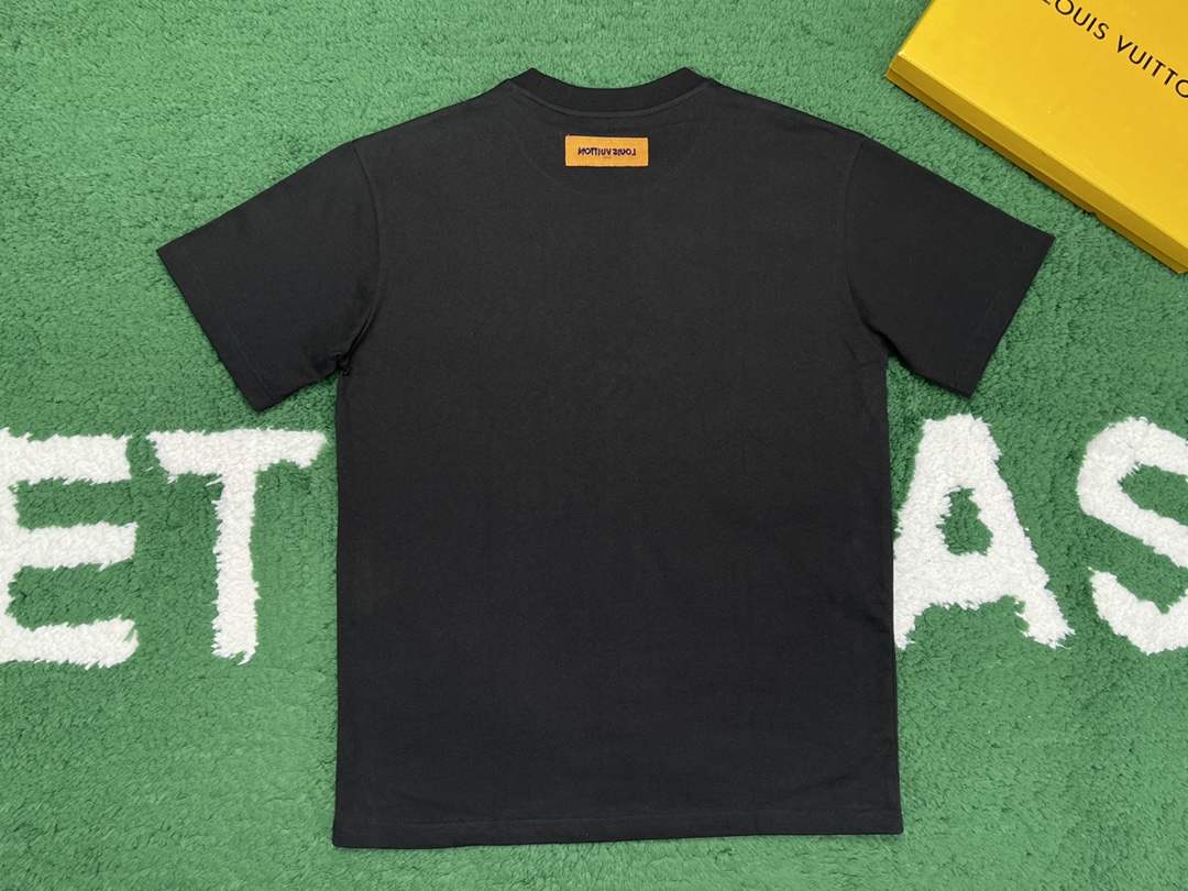 루이비통 24SS 엠브로이더드 시그니처 비즈 디테일 반팔 티셔츠 블랙