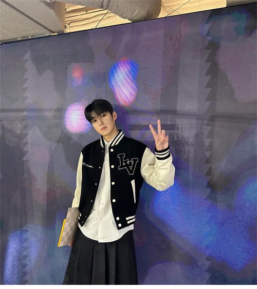 루이비통 시그니처 벨벳 LV 바시티 블루종 자켓