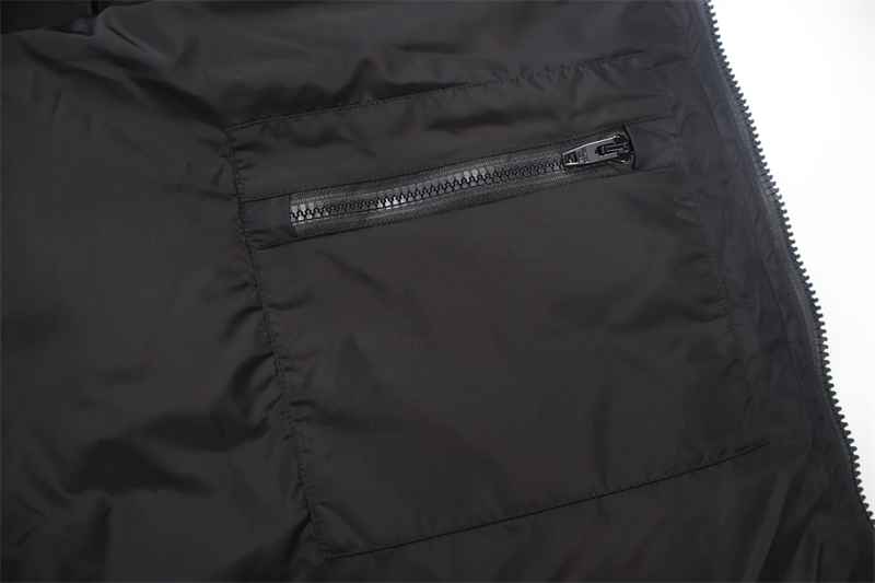 셀린느 트리옹프 모노그램 나일론 자카드 다운 패딩 자켓