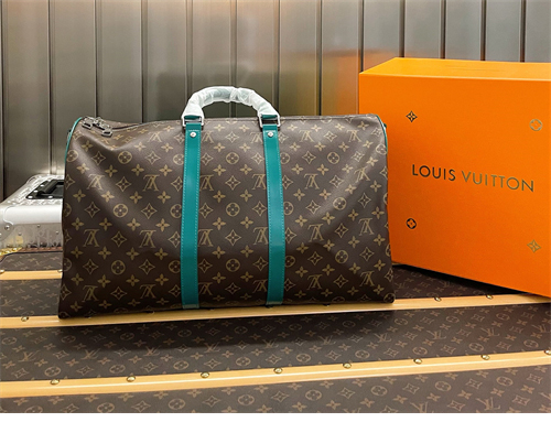 루이비통 반둘리에 50 모노그램 키폴