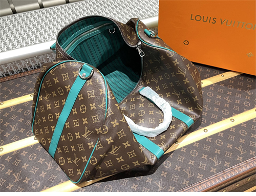 루이비통 반둘리에 50 모노그램 키폴