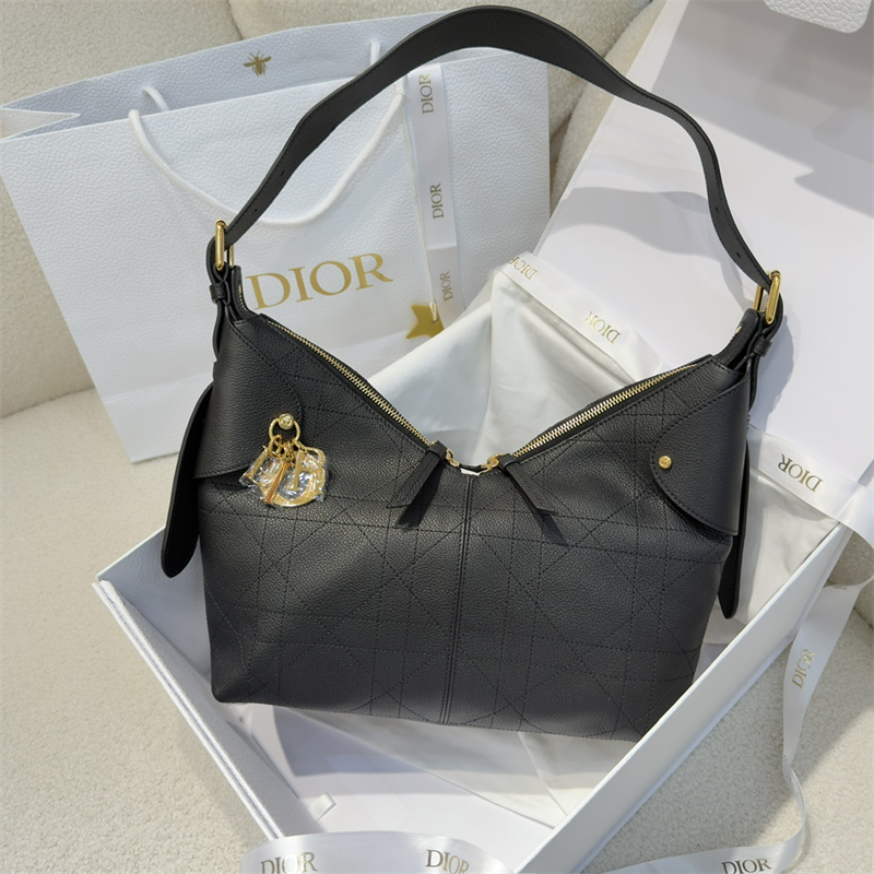 디올 보야주 미디엄 백 블랙 플랫 매크로 까나쥬 그레인