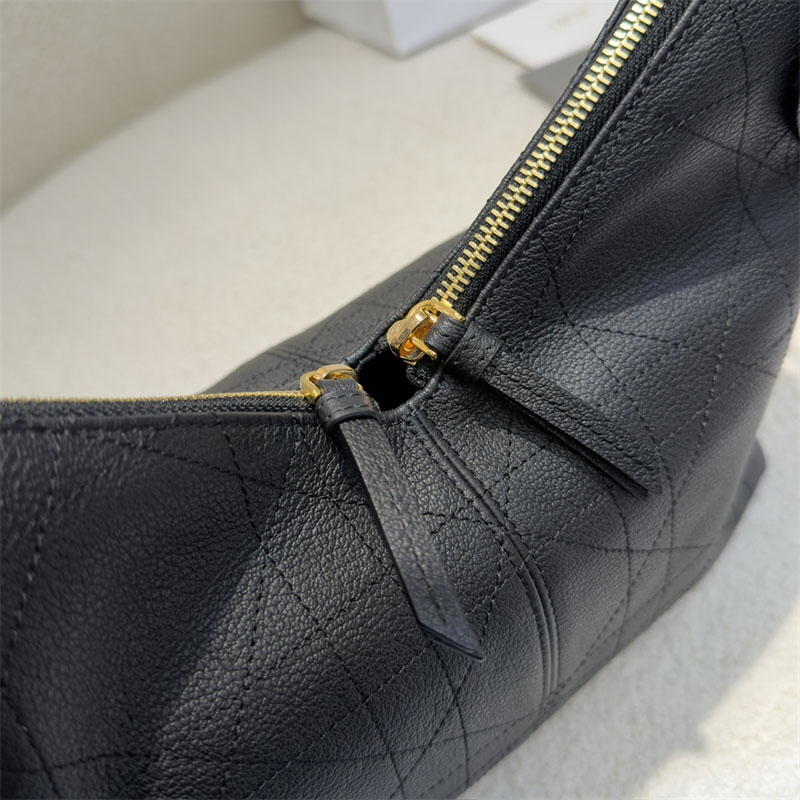 디올 보야주 미디엄 백 블랙 플랫 매크로 까나쥬 그레인