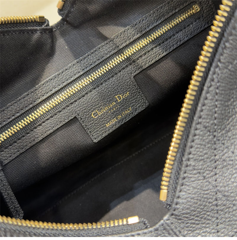 디올 보야주 미디엄 백 블랙 플랫 매크로 까나쥬 그레인