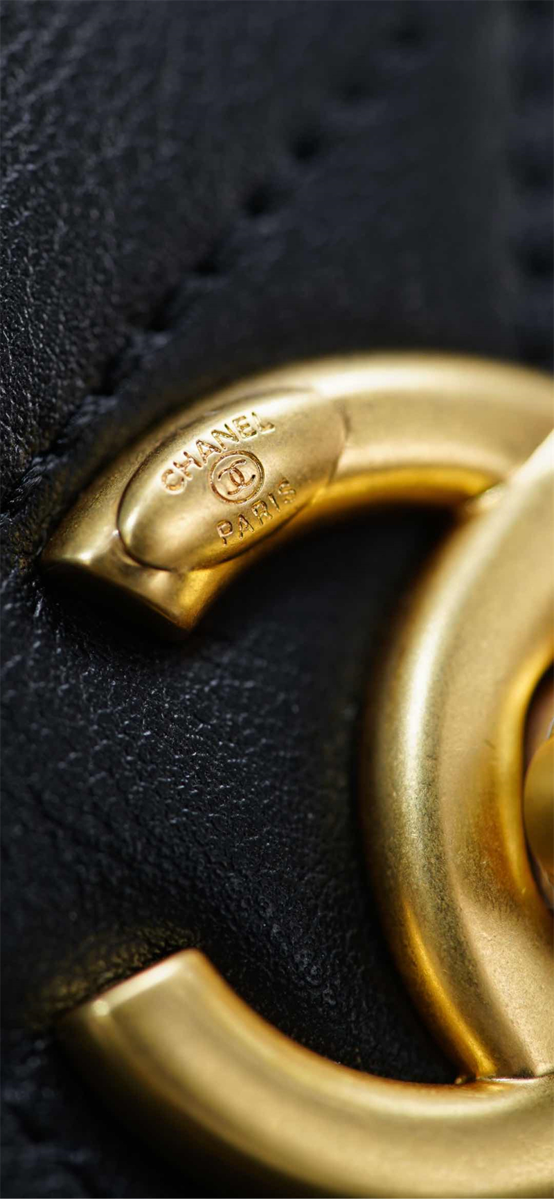 샤넬 25A 카프스킨 골드메탈 쇼핑백