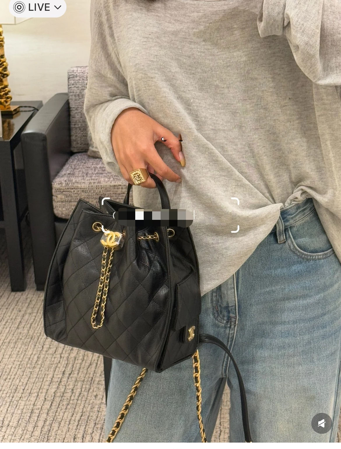 샤넬 25 미디엄 백팩 골드 메탈 블랙 캐비어