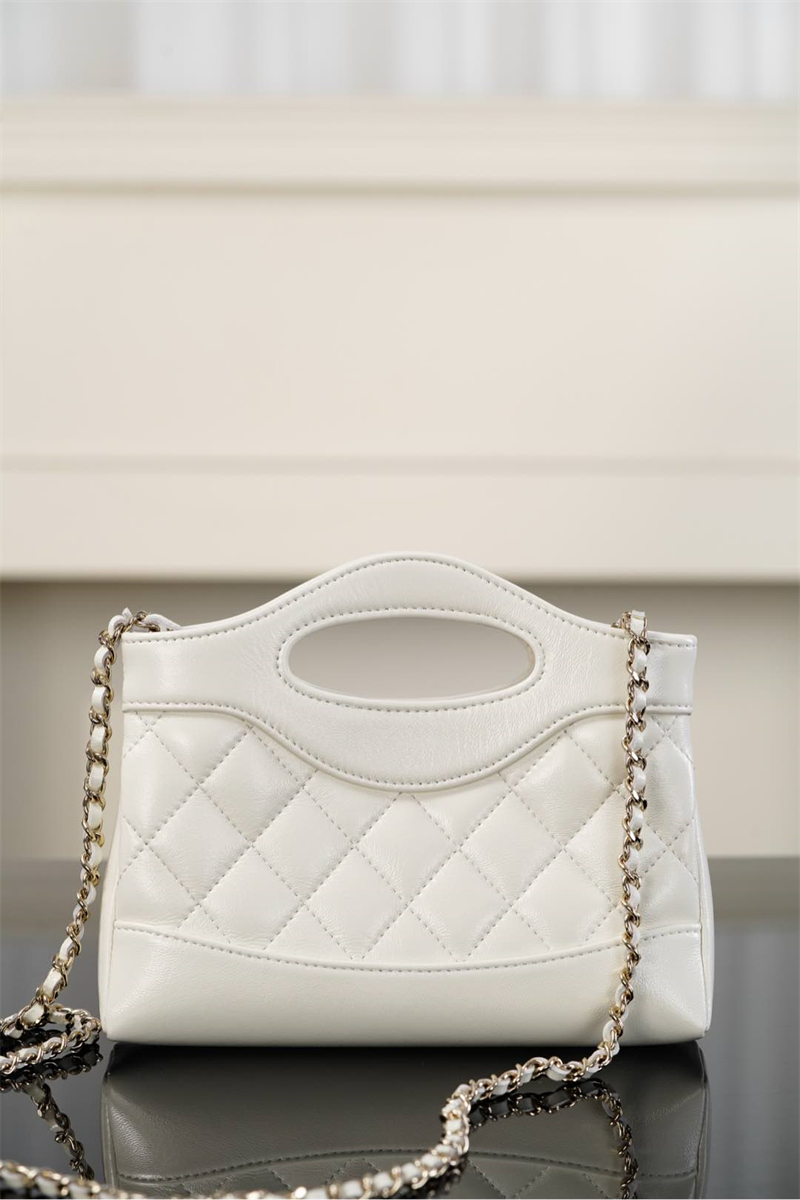 샤넬 25P 31 나노 쇼핑 백 실버메탈 화이트