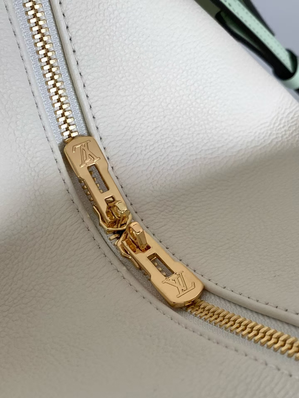 Louis Vuitton Express PM