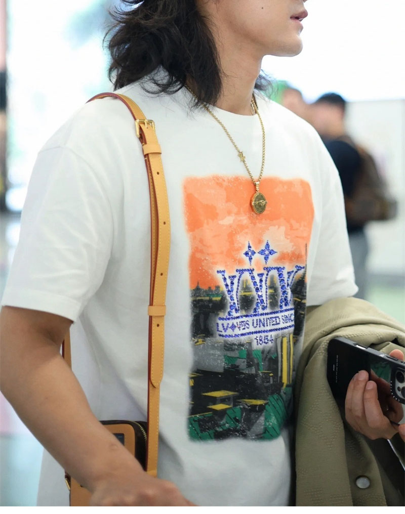 루이비통 LV Vers United 그래픽 반팔 티셔츠