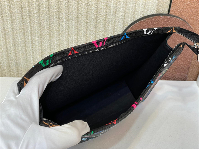 루이비통 x TM 토일렛 파우치 M13746