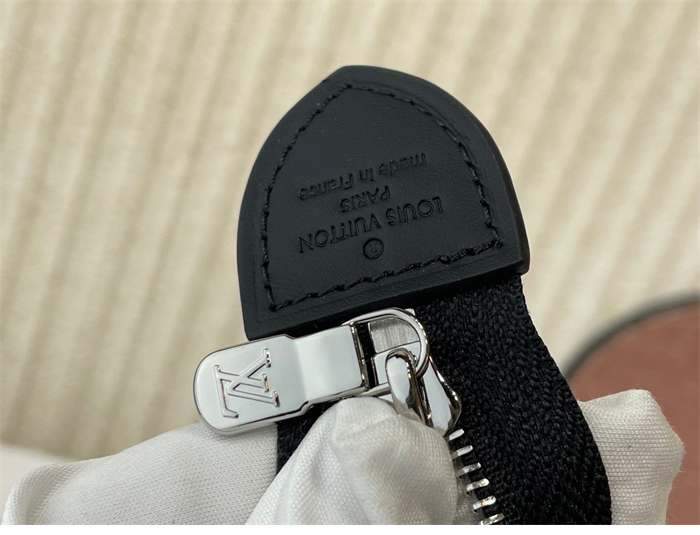 루이비통 x TM 토일렛 파우치 M13746