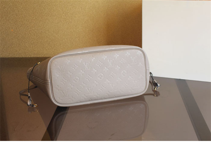 루이비통 네버풀 MM 토트백 앙프렝트 모노그램 M45686