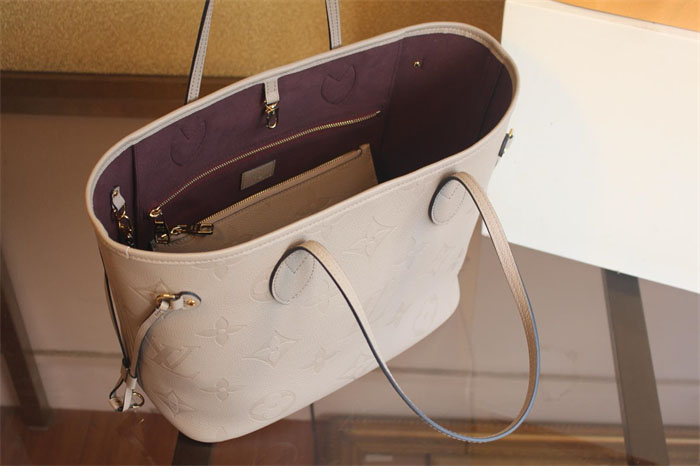 루이비통 네버풀 MM 토트백 앙프렝트 모노그램 M45686