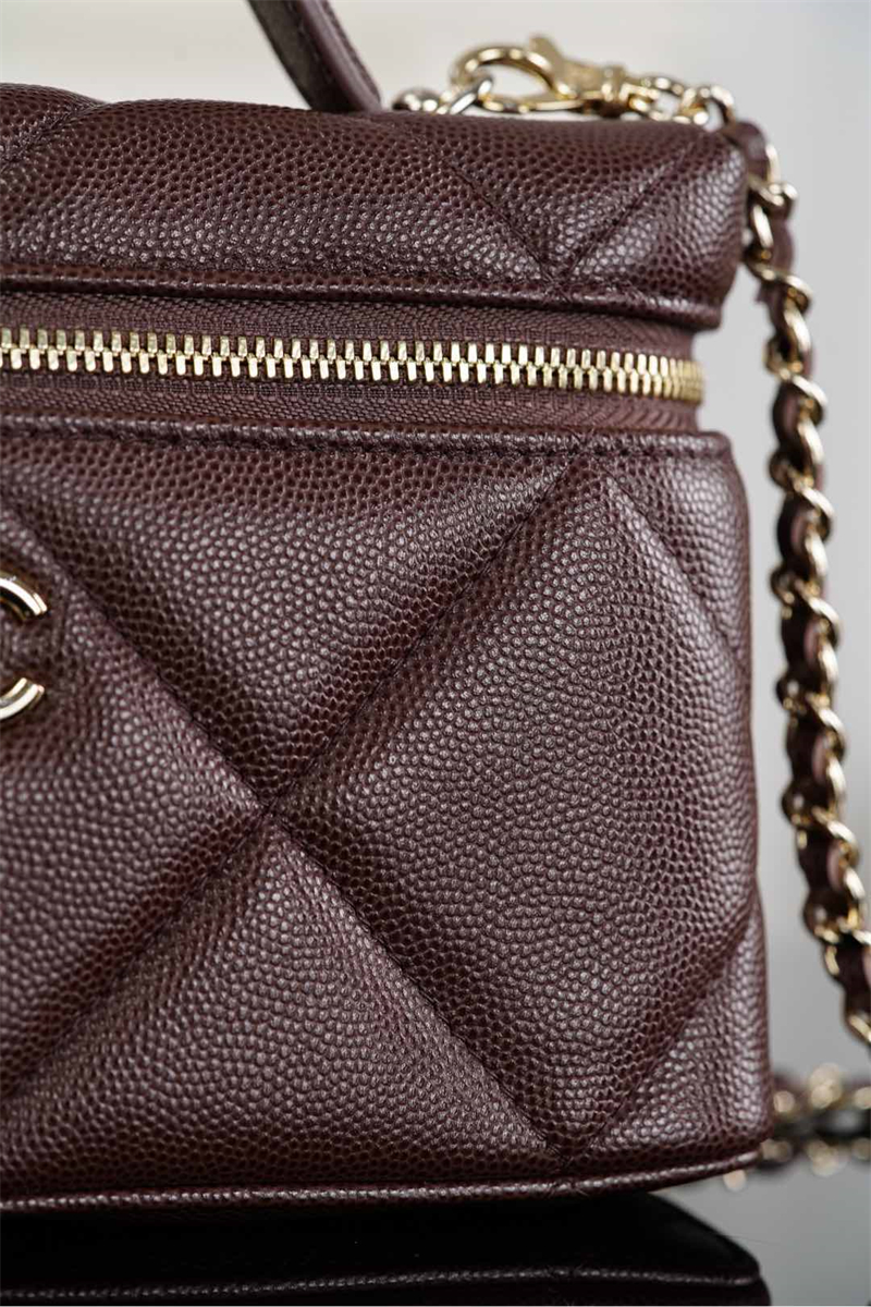 샤넬 25k 직사각 베니티 케이스 캐비어 골드 메탈 다크 브라운