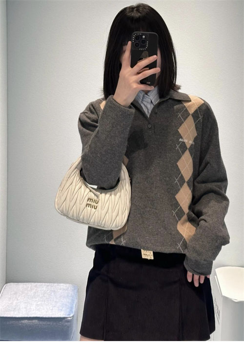 미우미우 로고 아가일 캐시미어 폴로 셔츠