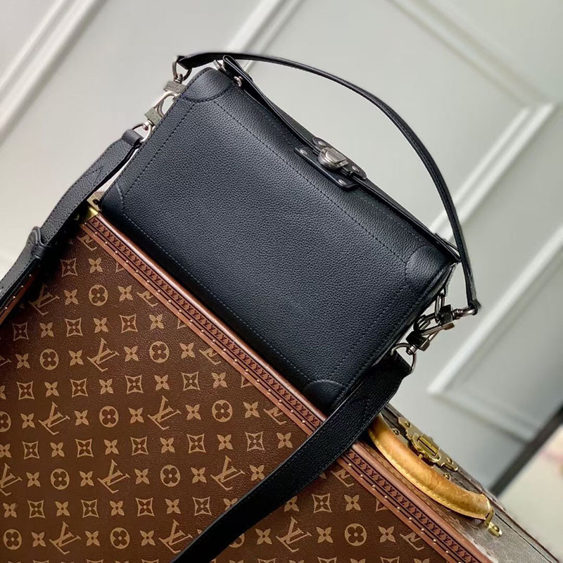 루이비통 소울 트렁크 이스트 웨스트백 M11615