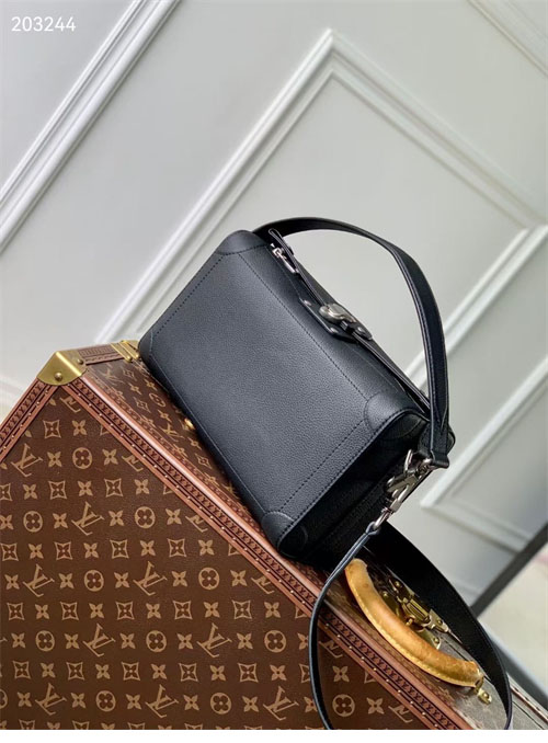 루이비통 소울 트렁크 이스트 웨스트백 M11615