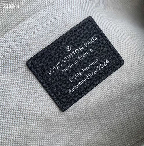 루이비통 소울 트렁크 이스트 웨스트백 M11615