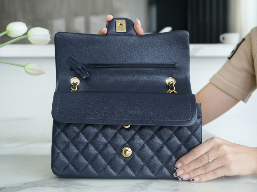 샤넬 Classic Medium Caviar