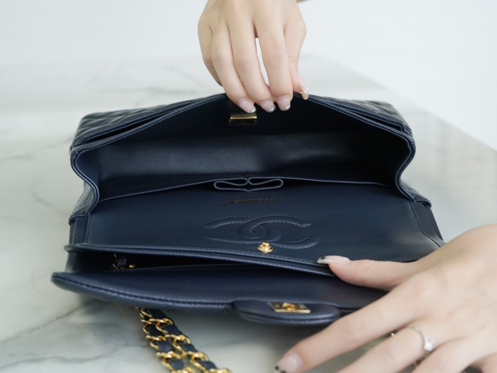 샤넬 Classic Medium Caviar