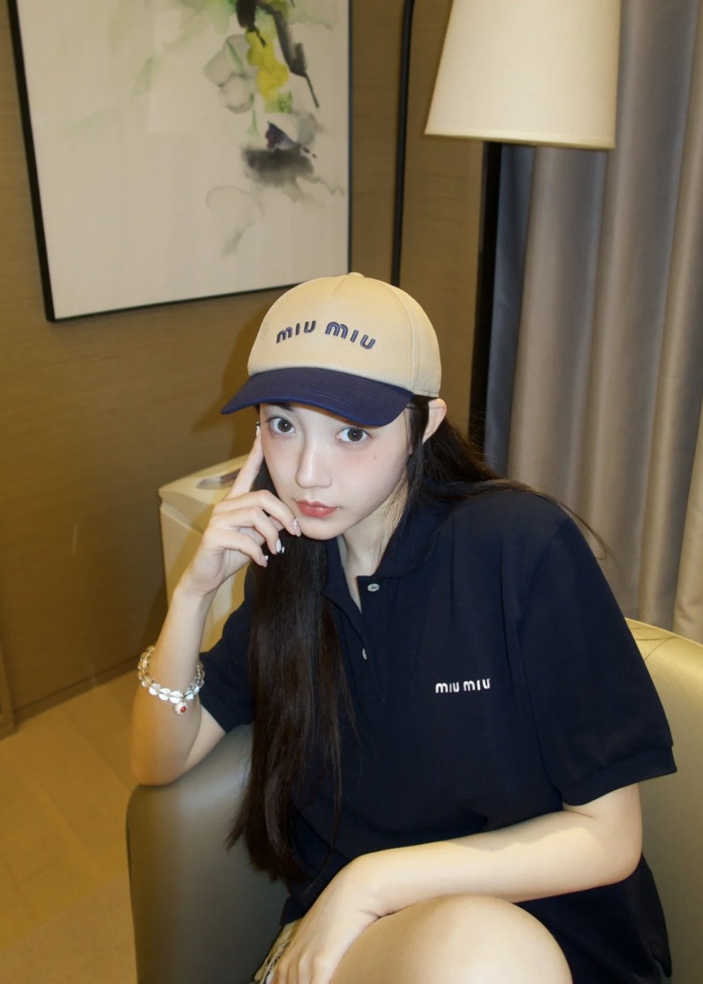 미우미우 자수 로고 코튼 피케 폴로 반팔 셔츠 “2COLOR”