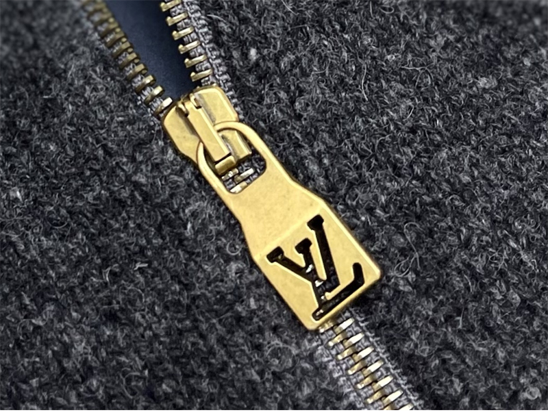 루이비통 x 박서보 모노그램 자카드 울 하프집업 풀오버 니트