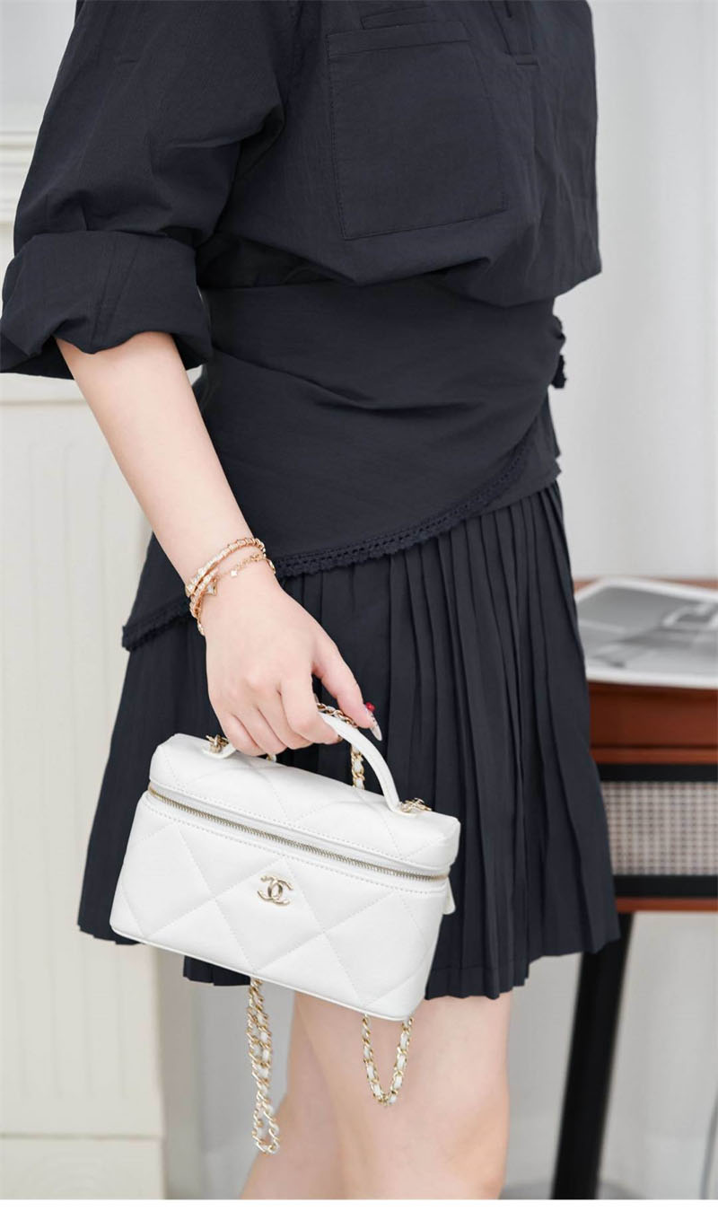 샤넬 25k 직사각 베니티 케이스 캐비어 골드 메탈 화이트