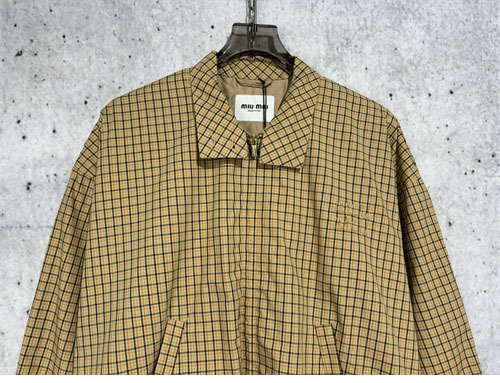 미우미우 24SS 로고 체크 자켓