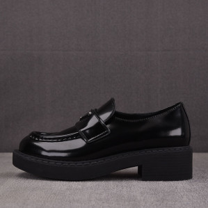 프라다 초콜릿 브러쉬드 페이턴트 로퍼