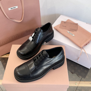 미우미우 25FW 옥스포드 스트랩 더비 로퍼