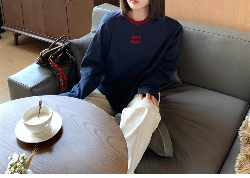미우미우 로고 자수 코튼 저지 긴팔 티셔츠