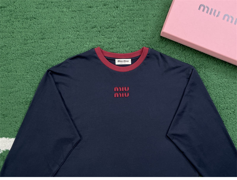 미우미우 로고 자수 코튼 저지 긴팔 티셔츠