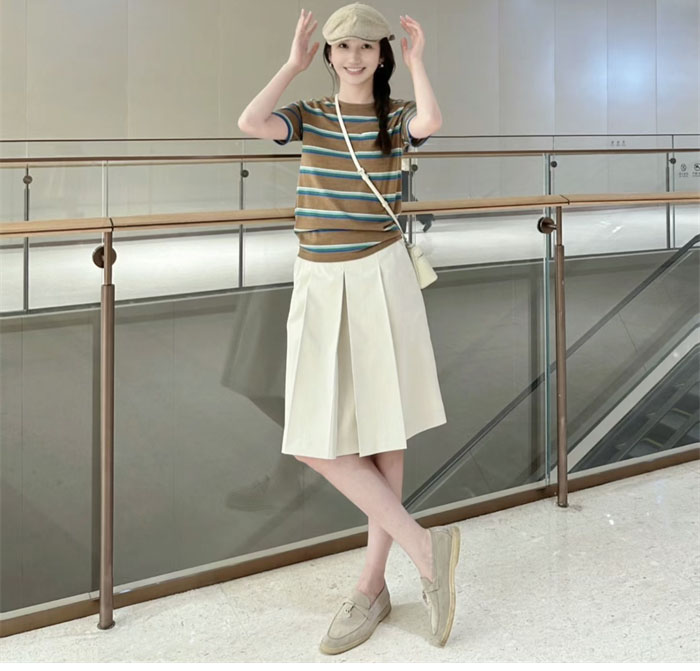 미우미우 로고 패치 스트라이프 반팔 티셔츠