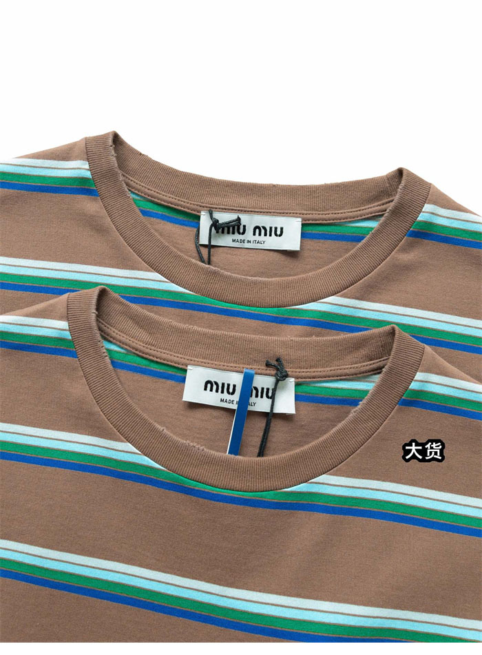 미우미우 로고 패치 스트라이프 반팔 티셔츠
