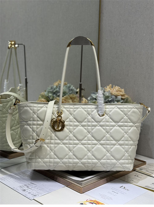 디올 뚜주흐 백 라지 화이트 매크로 까나쥬