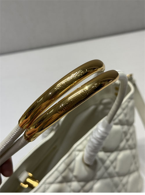 디올 뚜주흐 백 라지 화이트 매크로 까나쥬