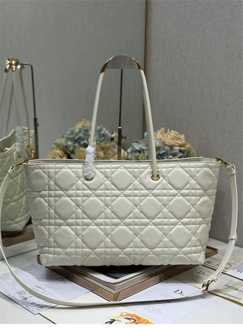 디올 뚜주흐 백 라지 화이트 매크로 까나쥬